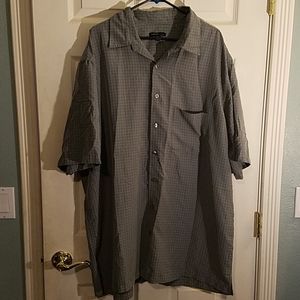 VanHuesen studio short sleeve button down shirt🌶